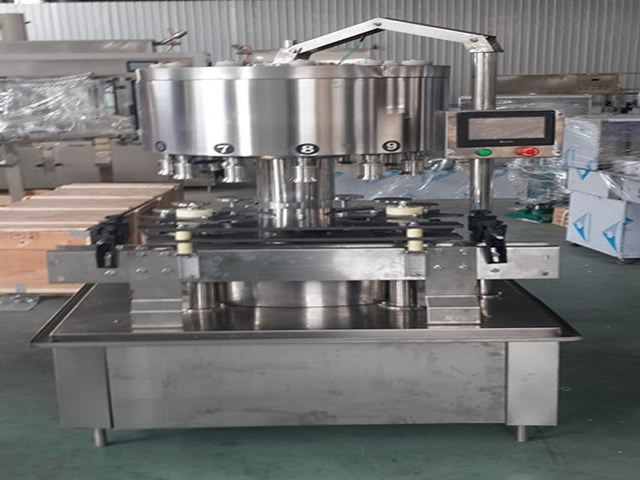 白（bái）酒（jiǔ）灌裝機12頭高精度