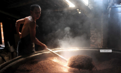 <b>怎樣鑒別糧食酒與酒精酒？</b>