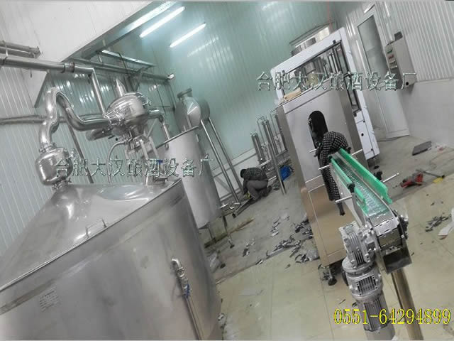 果酒蒸餾設備,白（bái）蘭地（dì）釀（niàng）酒設備